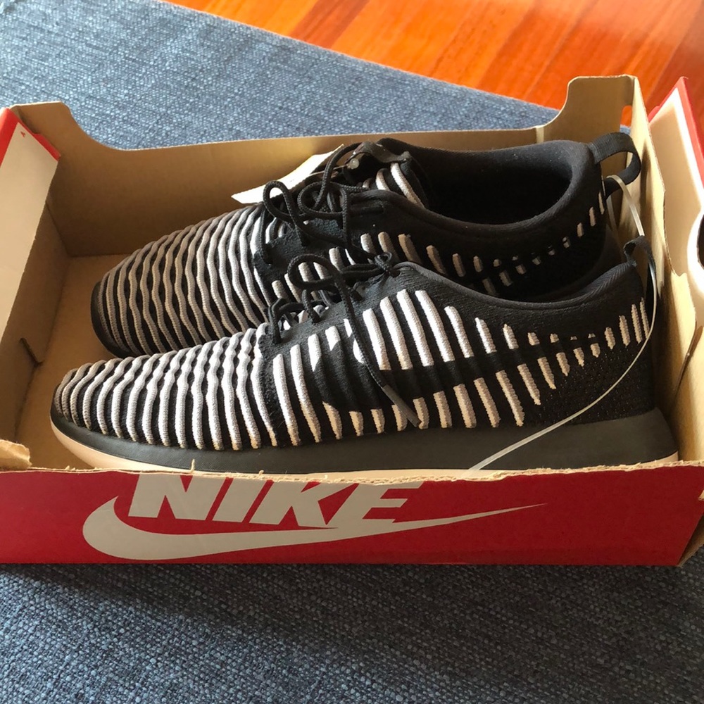 Women’s Nike sneakers